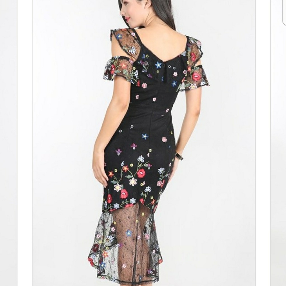 💥1 LEFT 🌹Embroidered Ruffled Cold Shoulder Dress - Picture 3 of 4